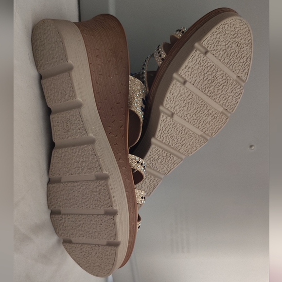 NEW Wedge Sparkly Crystal Boutique Sandals | JoliMall - Picture 8 of 9